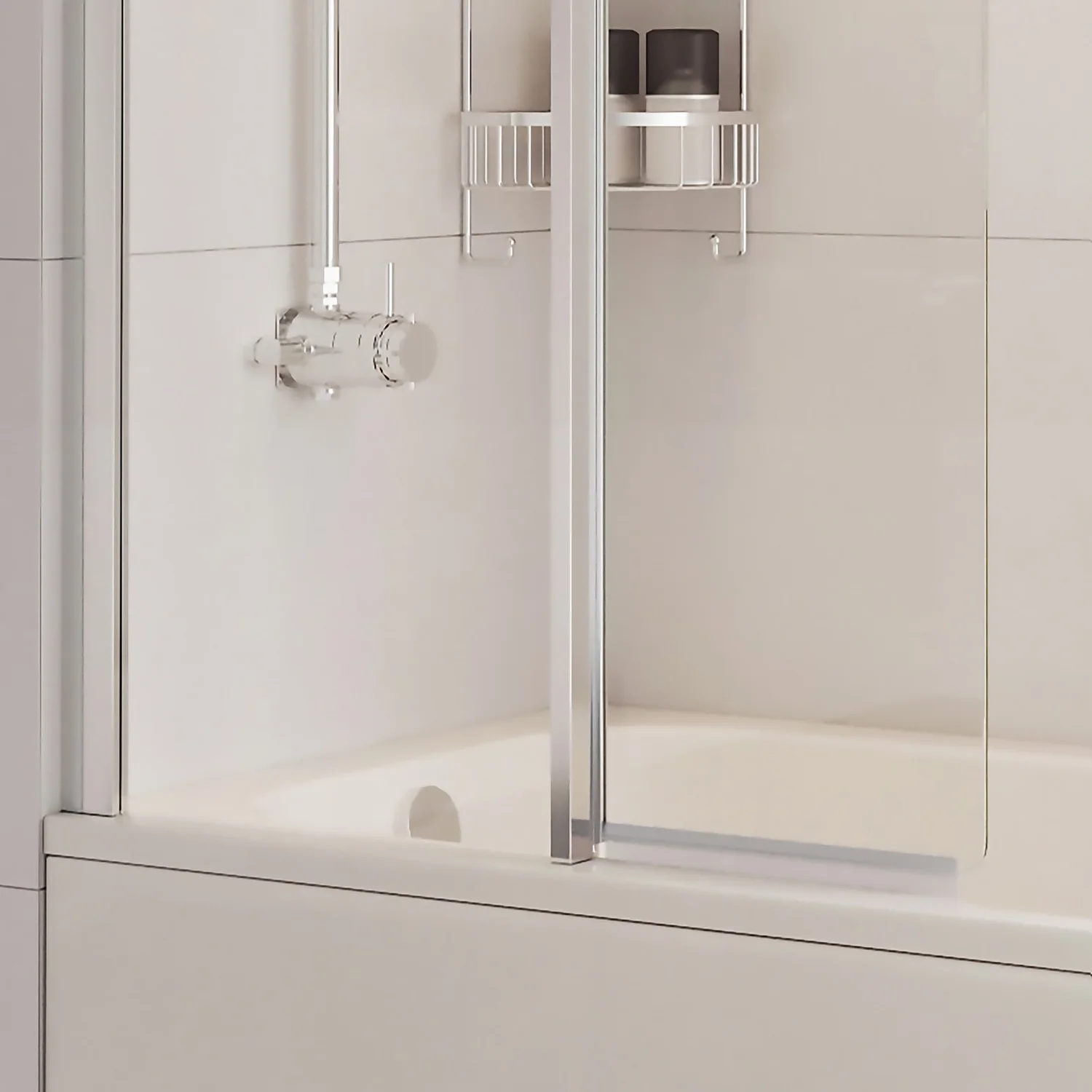 Bathstore Gleam Inward Folding Bath Screen - Image 3